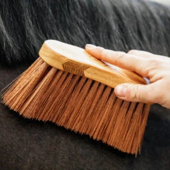 Grooming Deluxe Middle Brush Medium UK | Just Equine -Horse Haven Shop Grooming Deluxe Middle Brush Medium 1
