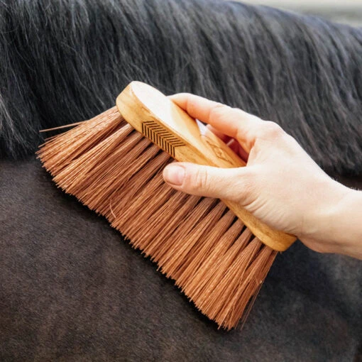 Grooming Deluxe Middle Brush Medium UK | Just Equine -Horse Haven Shop Grooming Deluxe Middle Brush Medium 2