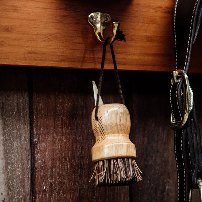 Grooming Deluxe Stubby Hoof Pick UK | Just Equine 3 Grooming Deluxe Stubby Hoof Pick UK | Just Equine - Image 3