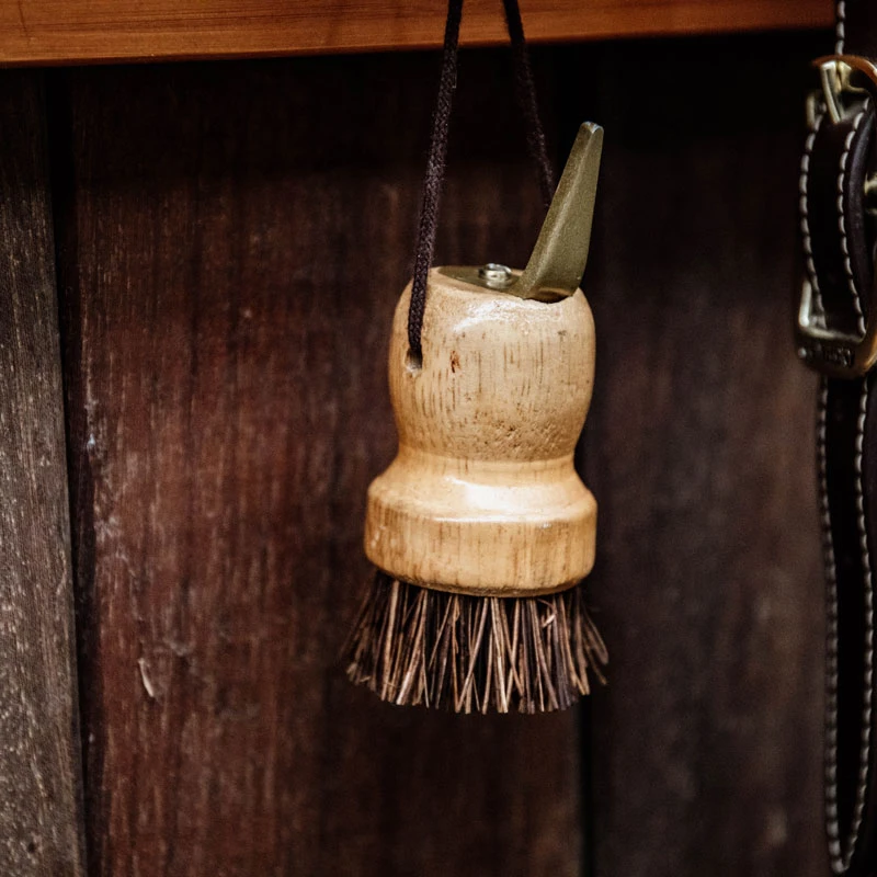 Grooming Deluxe Stubby Hoof Pick UK | Just Equine 2 Grooming Deluxe Stubby Hoof Pick UK | Just Equine - Image 2