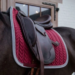 Kentucky Horsewear Saddle Pad Velvet Contrast UK | Just Equine 17 Kentucky Horsewear Saddle Pad Velvet Contrast UK | Just Equine -Horse Haven Shop Kentucky Horsewear Saddle Pad Velvet Contrast Dressage Bordeaux 1