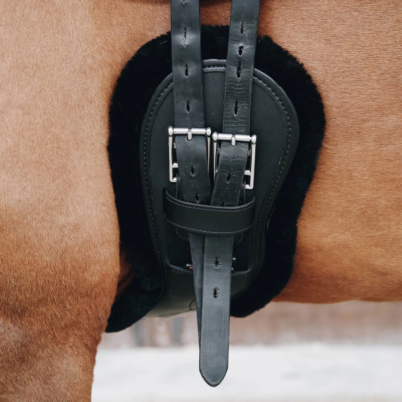 Kentucky Horsewear Sheepskin Anatomic Short Leather Girth UK | Just Equine 6 Kentucky Horsewear Sheepskin Anatomic Short Leather Girth UK | Just Equine - Image 6