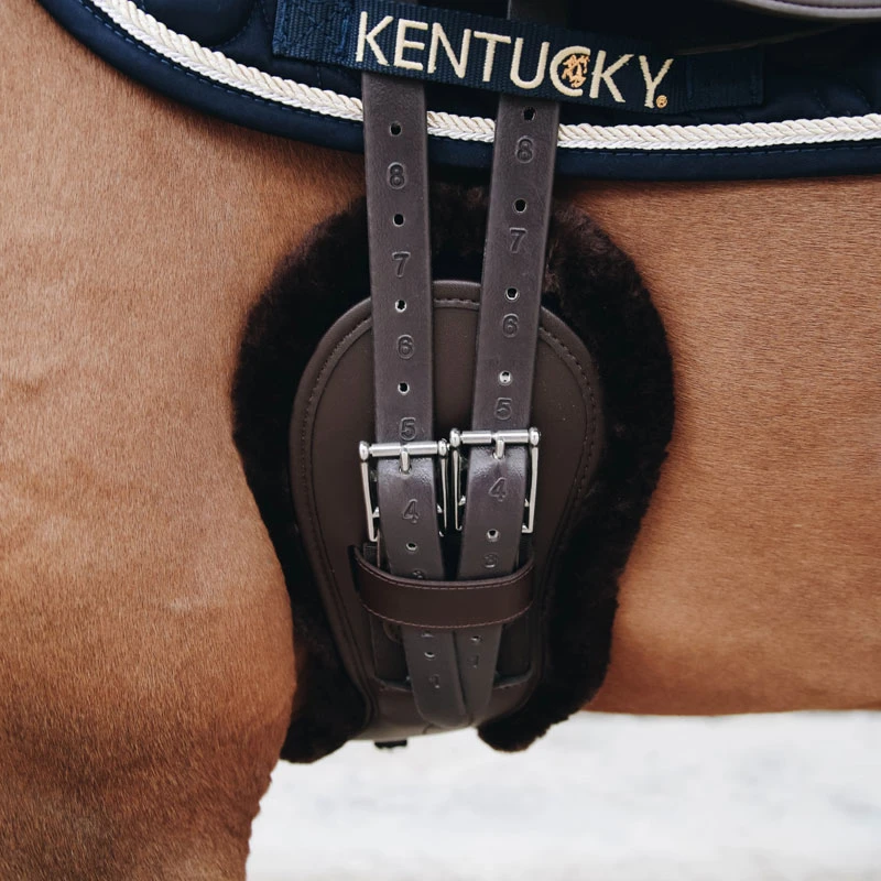 Kentucky Horsewear Sheepskin Anatomic Short Leather Girth UK | Just Equine 4 Kentucky Horsewear Sheepskin Anatomic Short Leather Girth UK | Just Equine - Image 4